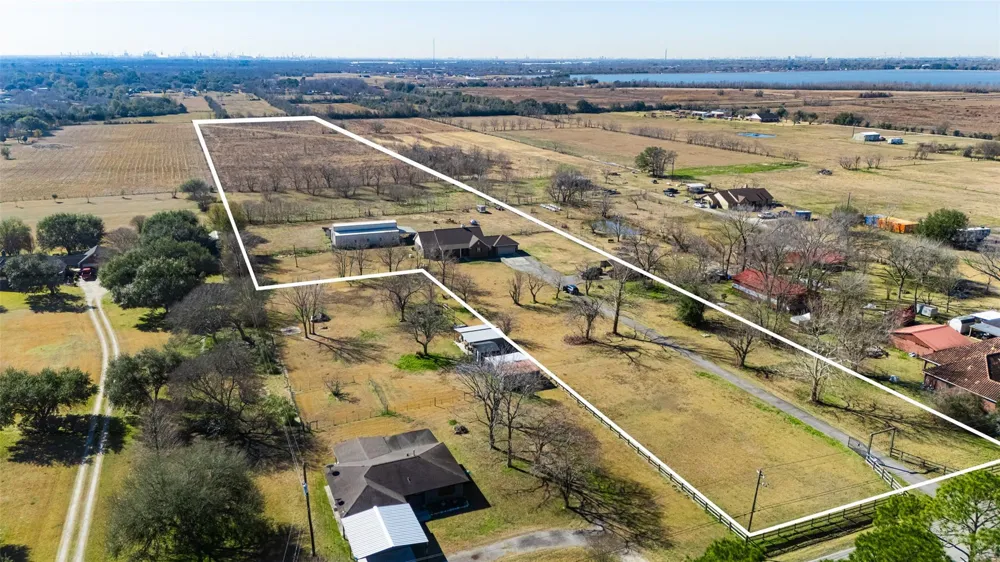 3418 Barbers Hill Road Highlands, TX 77562
