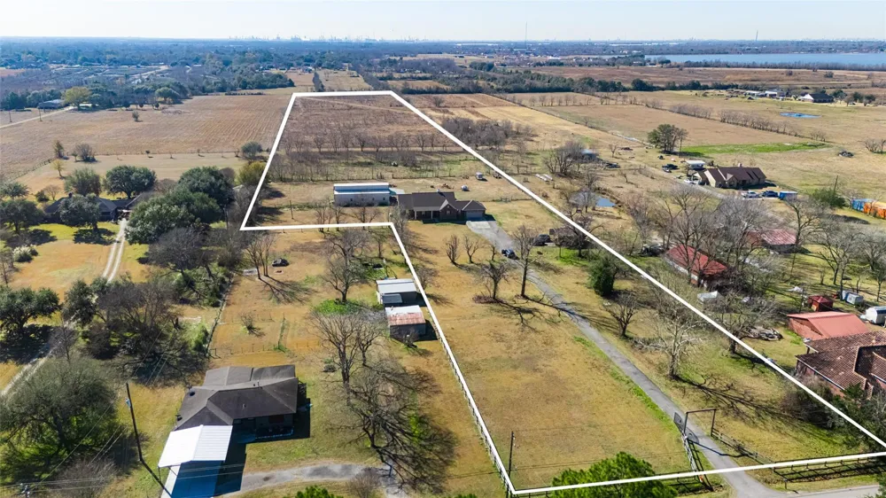 3418 Barbers Hill Road Highlands, TX 77562