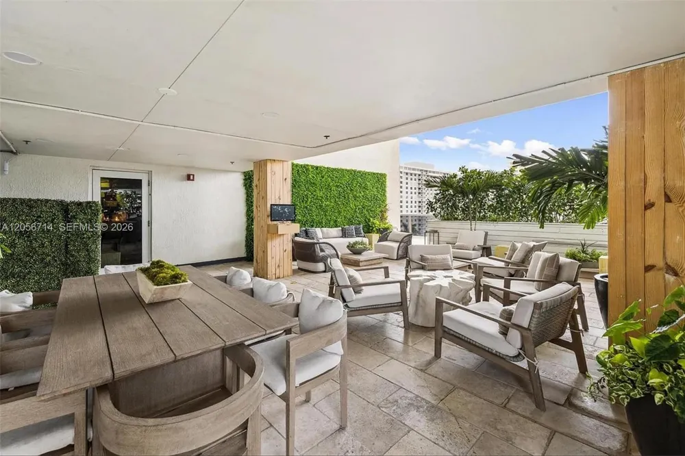 1850 S Ocean Dr #2204 Hallandale Beach, FL 33009