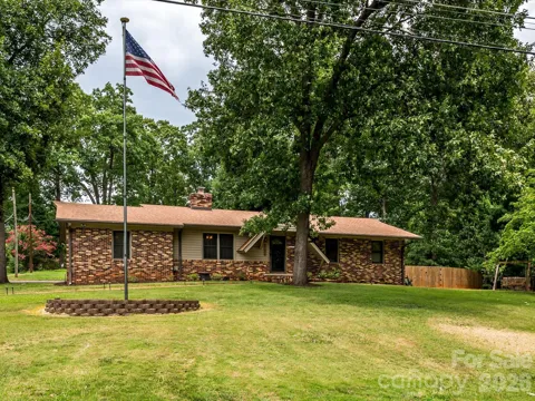 1106 Robinhood Lane