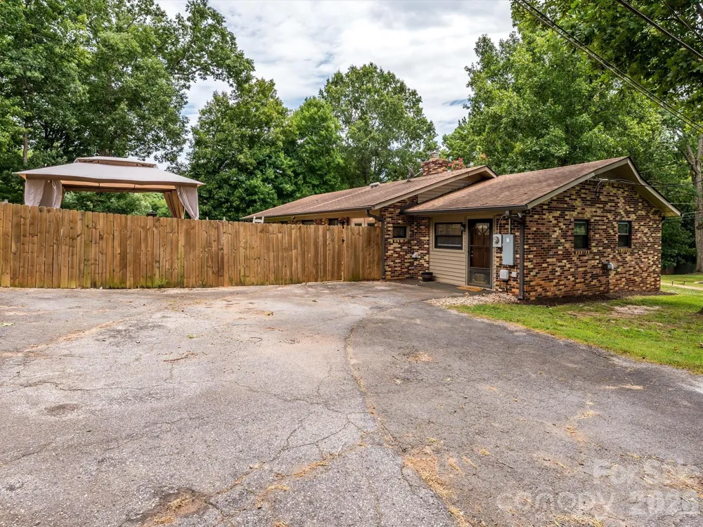 1106 Robinhood Lane Kannapolis, NC 28081