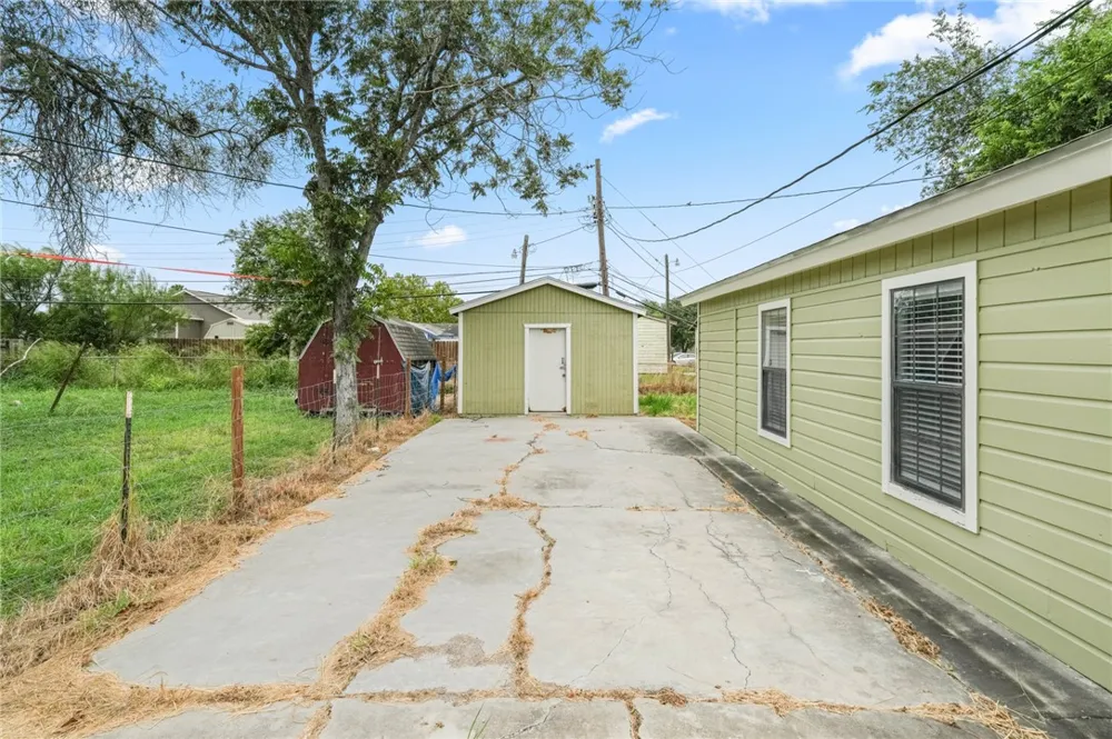710 Jackson Avenue Robstown, TX 78380