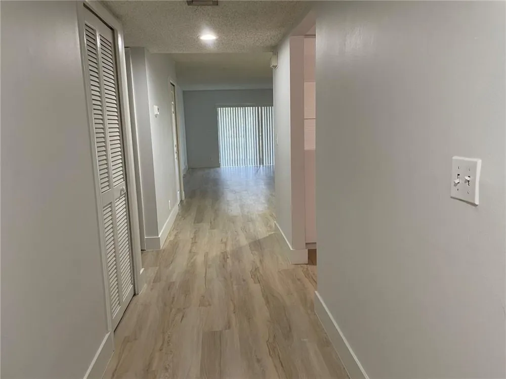 235 LAKEVIEW DRIVE #102 Weston, FL 33326