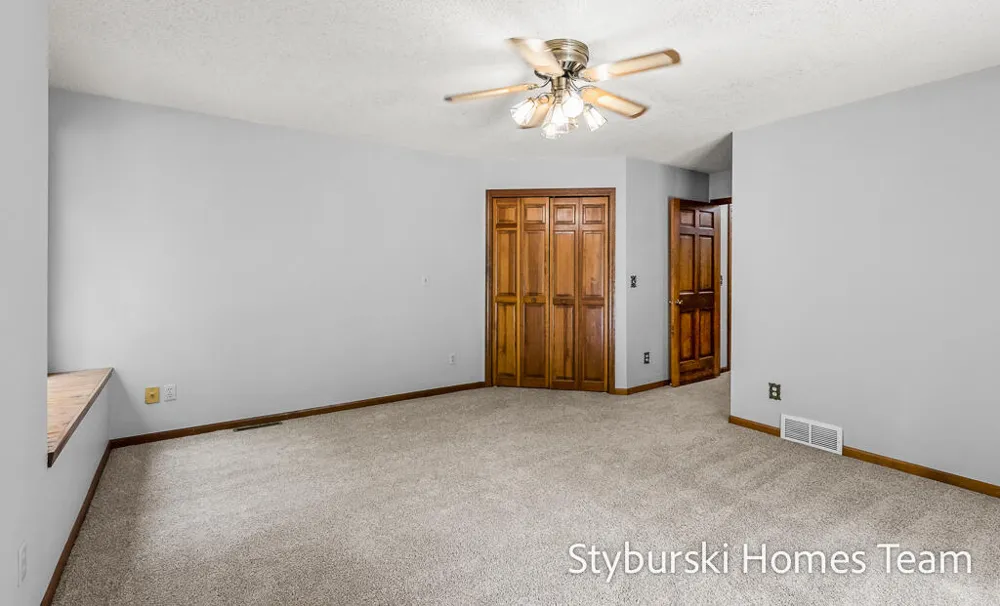 19127 W Spring Lake Road Spring Lake, MI 49456