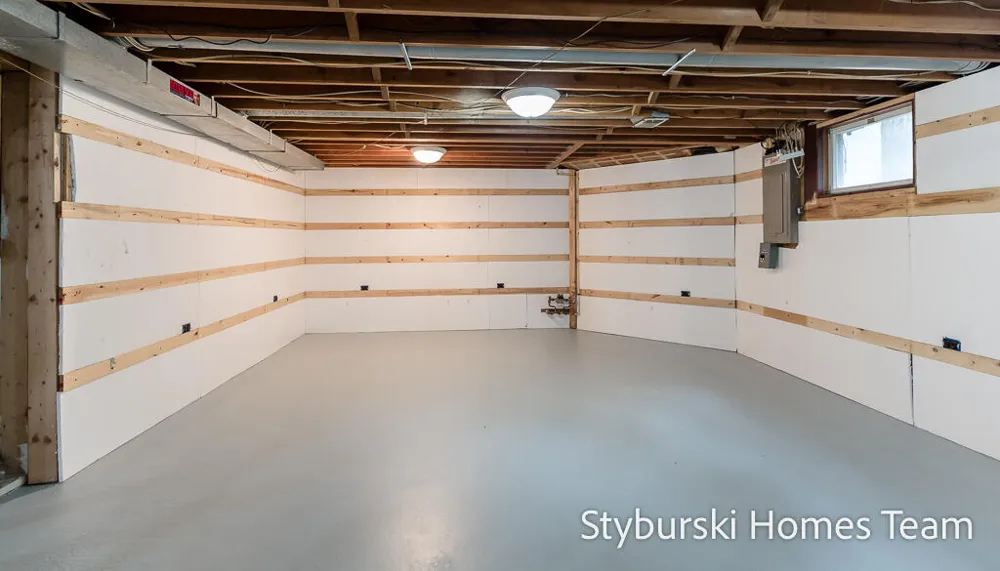 19127 W Spring Lake Road Spring Lake, MI 49456