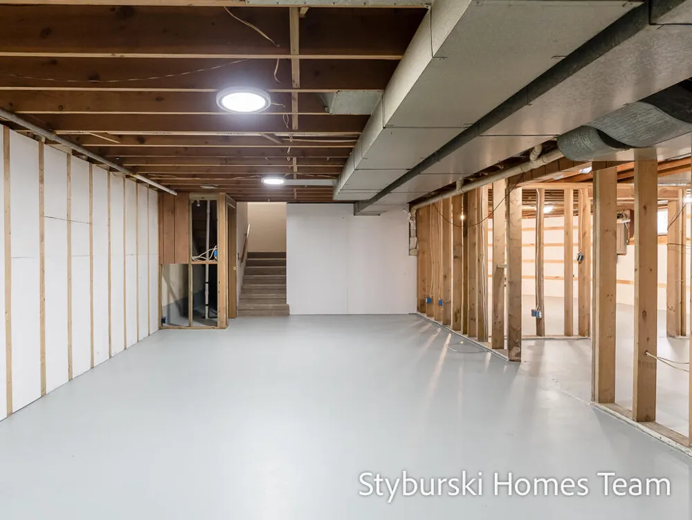 19127 W Spring Lake Road Spring Lake, MI 49456
