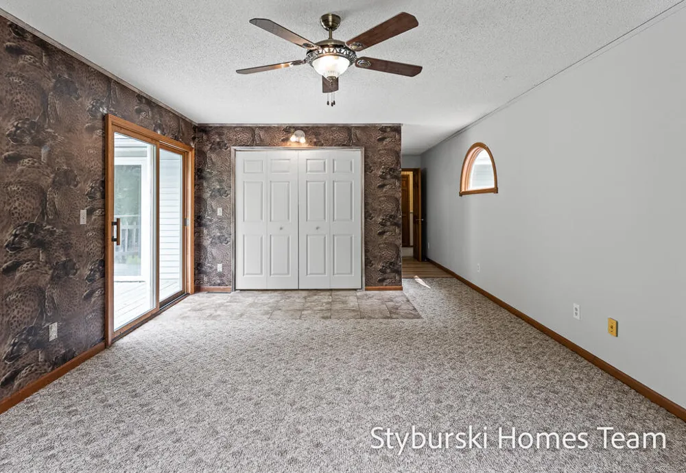 19127 W Spring Lake Road Spring Lake, MI 49456