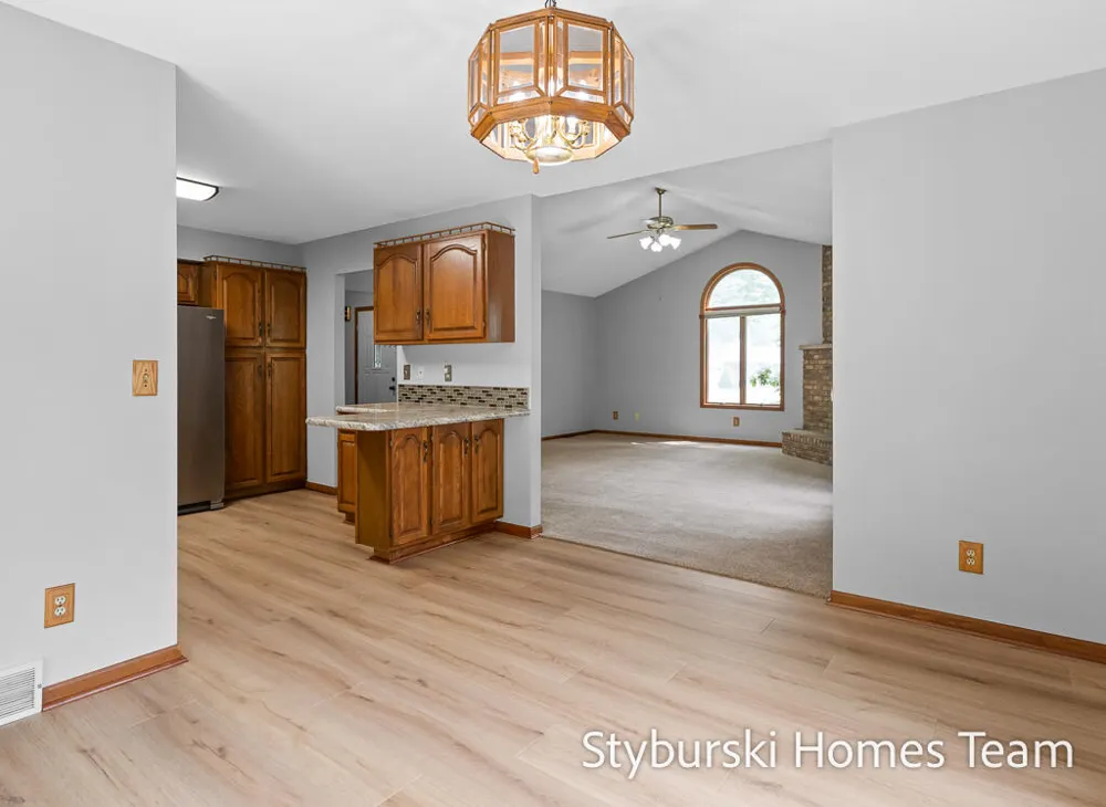 19127 W Spring Lake Road Spring Lake, MI 49456