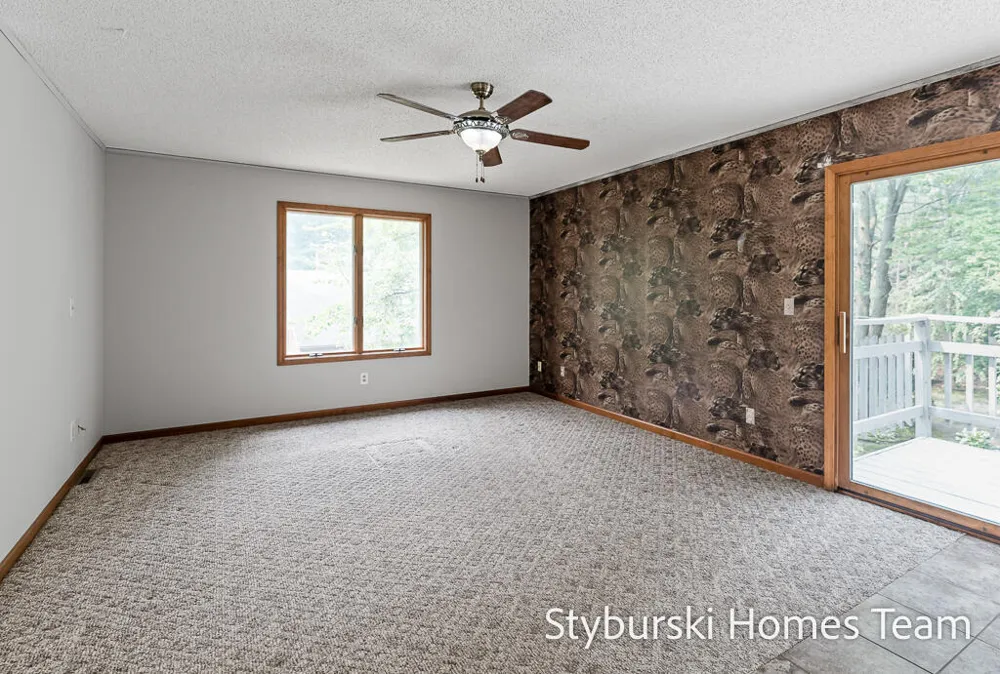19127 W Spring Lake Road Spring Lake, MI 49456