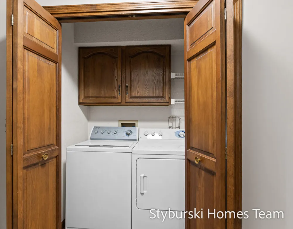 19127 W Spring Lake Road Spring Lake, MI 49456