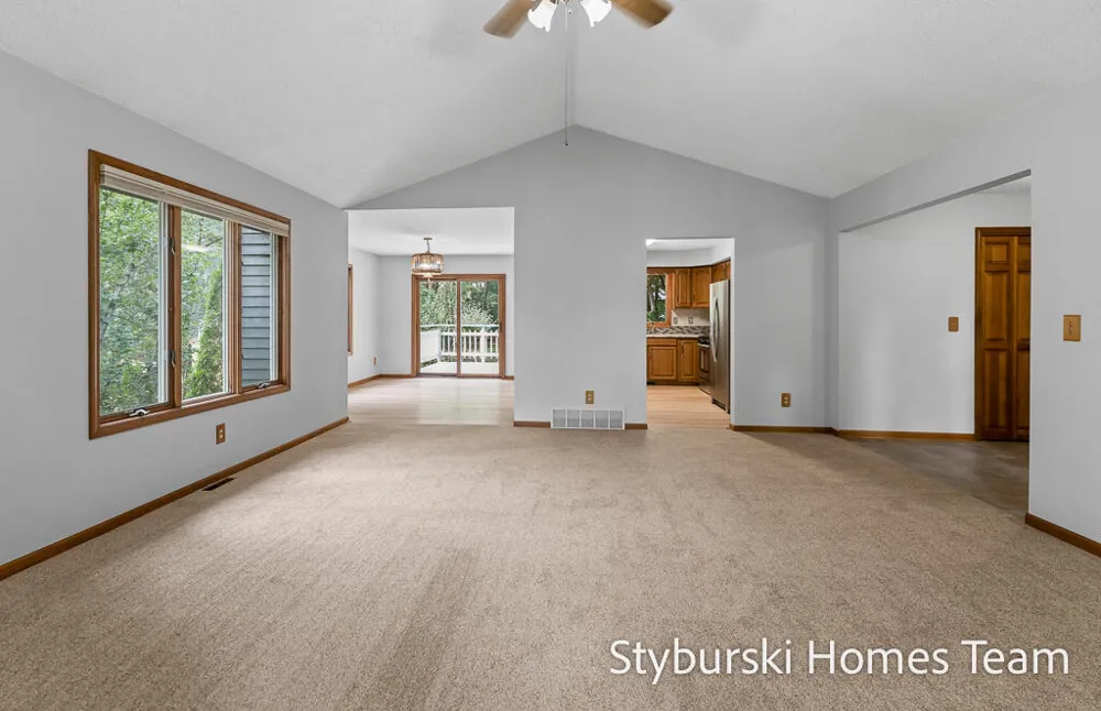 19127 W Spring Lake Road Spring Lake, MI 49456