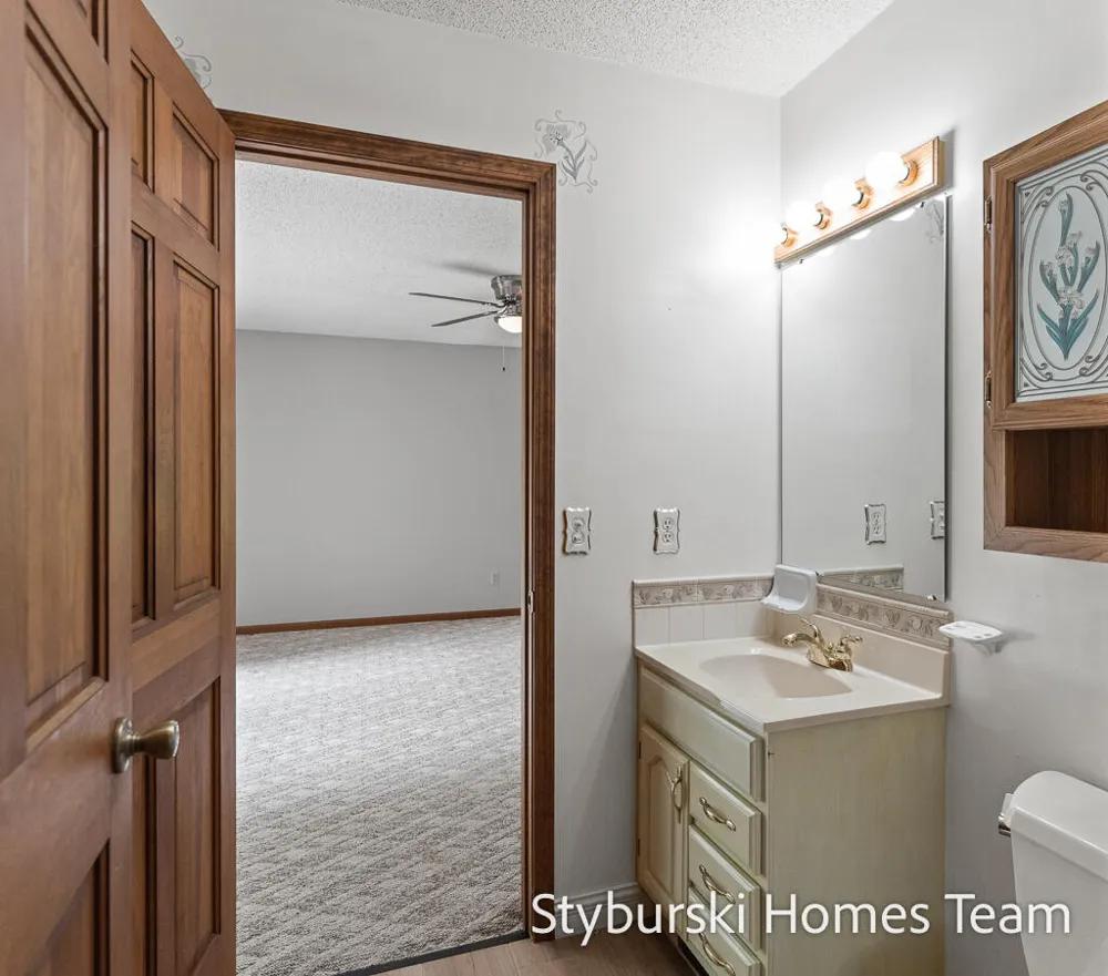 19127 W Spring Lake Road Spring Lake, MI 49456