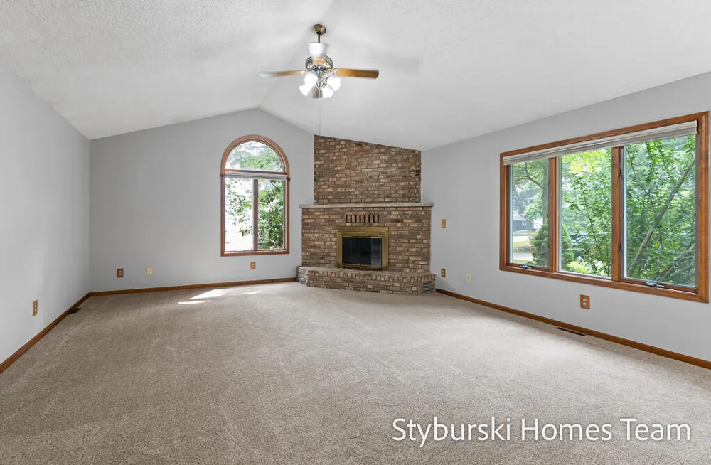 19127 W Spring Lake Road Spring Lake, MI 49456