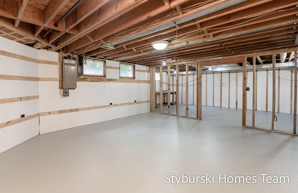 19127 W Spring Lake Road Spring Lake, MI 49456