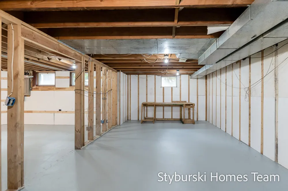 19127 W Spring Lake Road Spring Lake, MI 49456