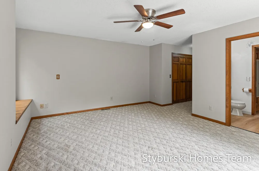 19127 W Spring Lake Road Spring Lake, MI 49456