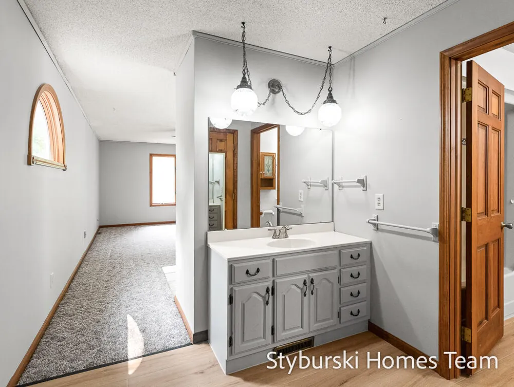 19127 W Spring Lake Road Spring Lake, MI 49456