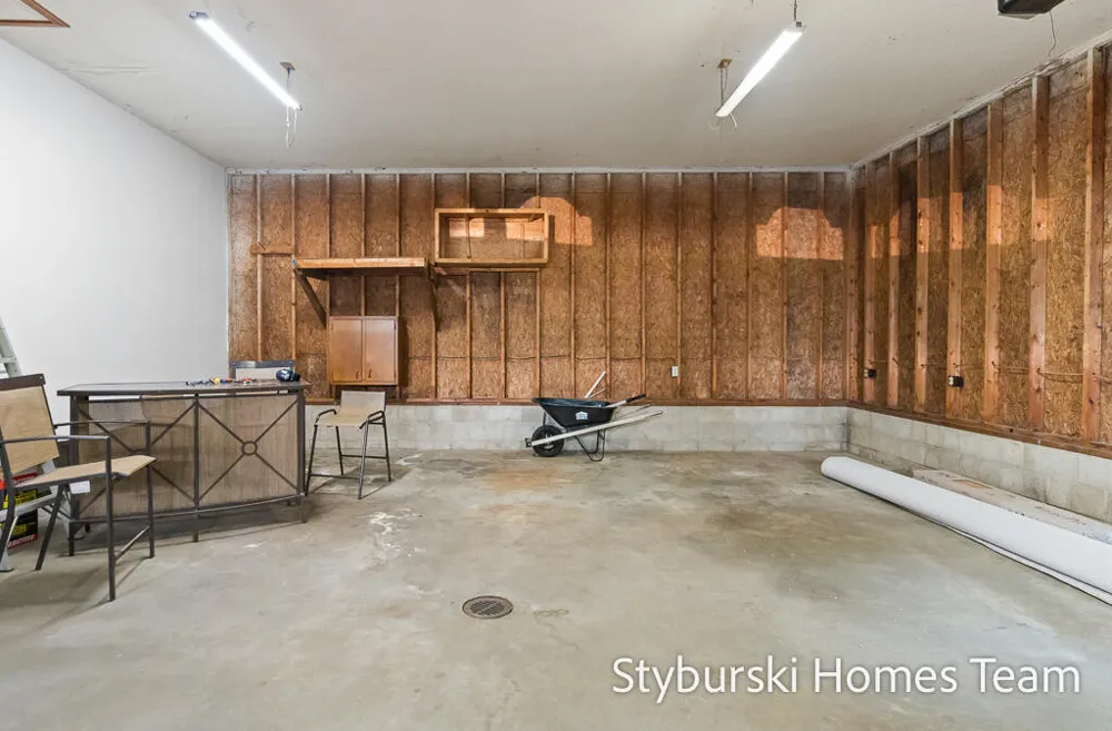 19127 W Spring Lake Road Spring Lake, MI 49456