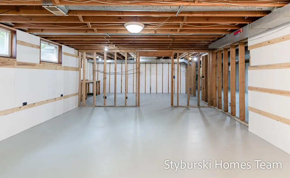 19127 W Spring Lake Road Spring Lake, MI 49456