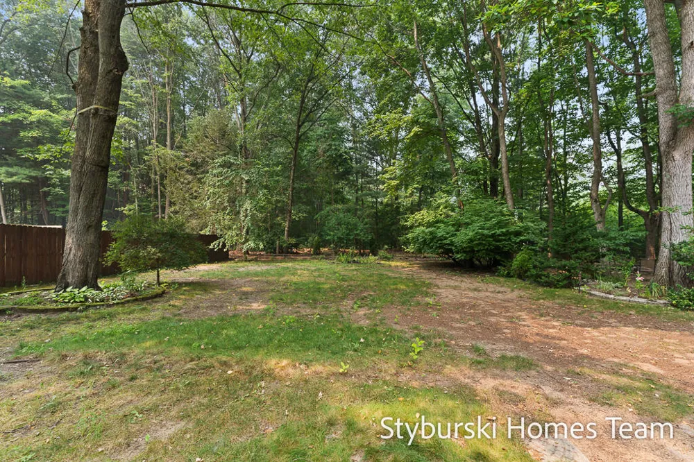 19127 W Spring Lake Road Spring Lake, MI 49456