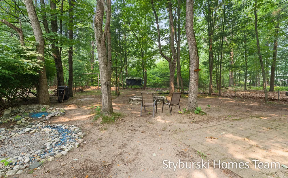 19127 W Spring Lake Road Spring Lake, MI 49456