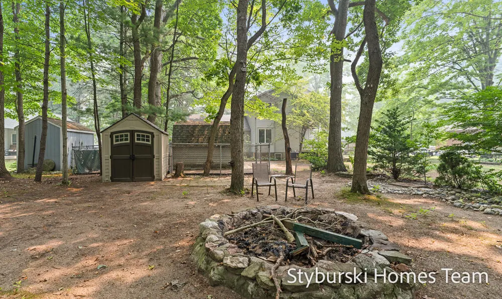 19127 W Spring Lake Road Spring Lake, MI 49456