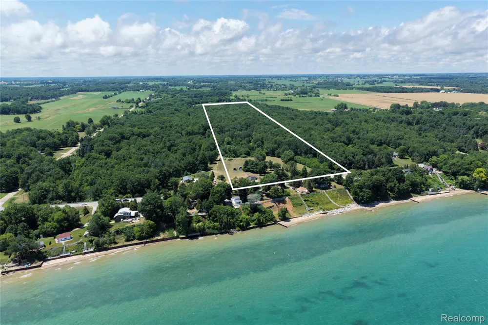 2898 Lakeshore Road Sanilac Township, MI 48401