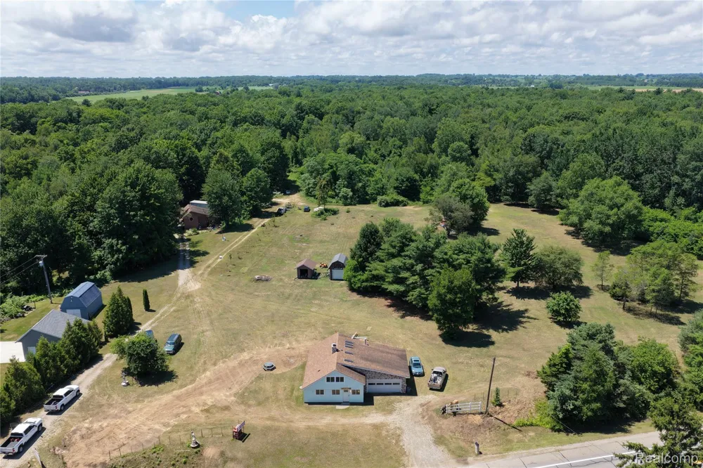 2898 Lakeshore Road Sanilac Township, MI 48401