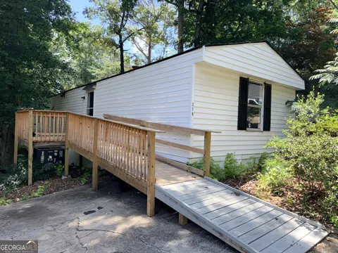 2390 Fairburn Rd