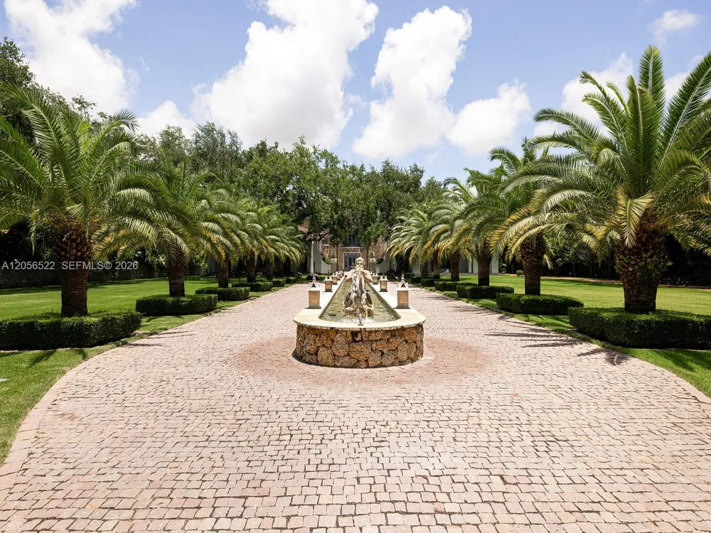5771 SW 94th St Pinecrest, FL 33156