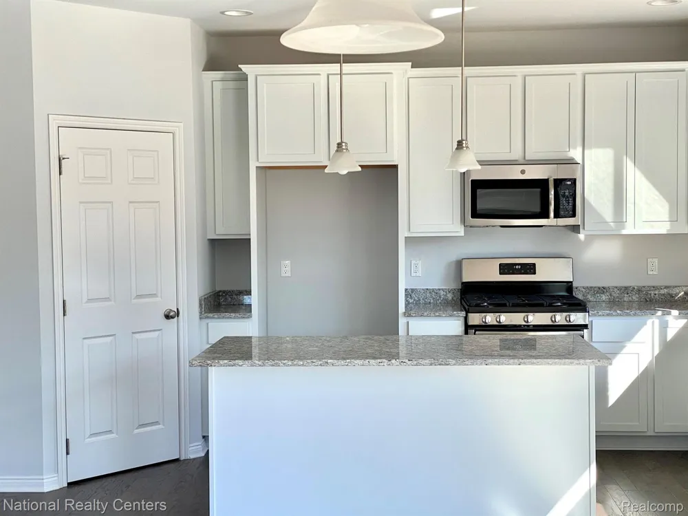 53249 Woodland Meadows Chesterfield Township, MI 48047