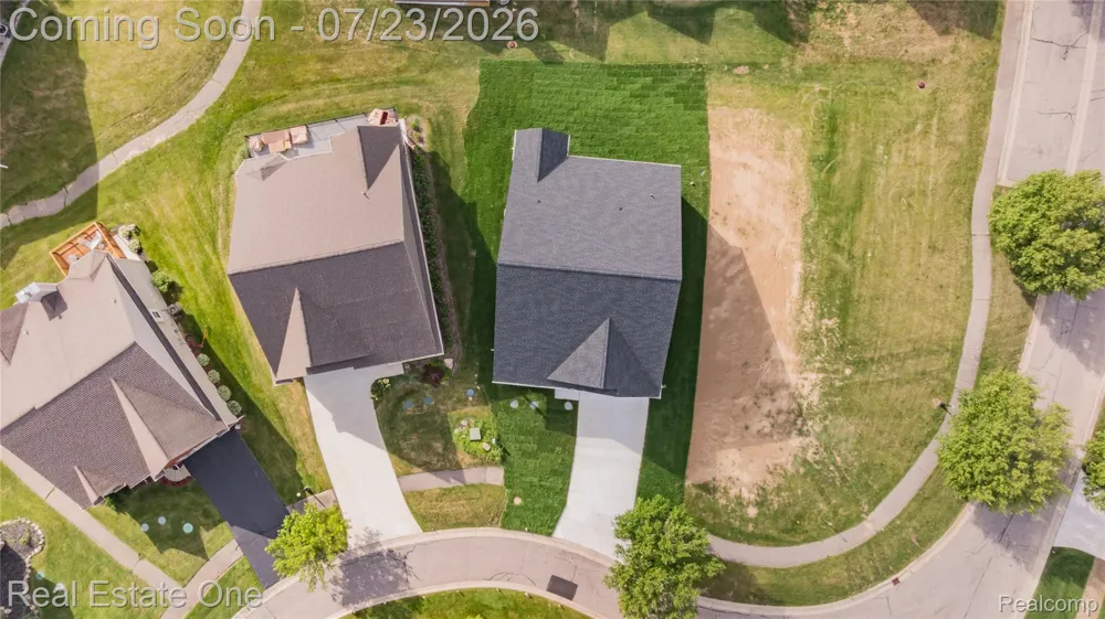 7453 Village Court Springfield Charter Township, MI 48350