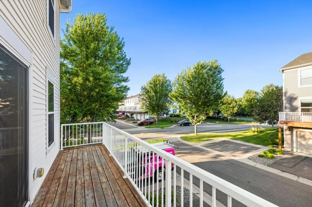 899 Ledgestone Drive Mahtomedi, MN 55115