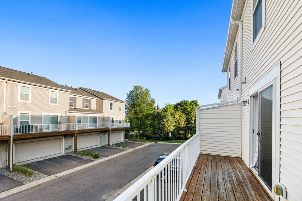899 Ledgestone Drive Mahtomedi, MN 55115