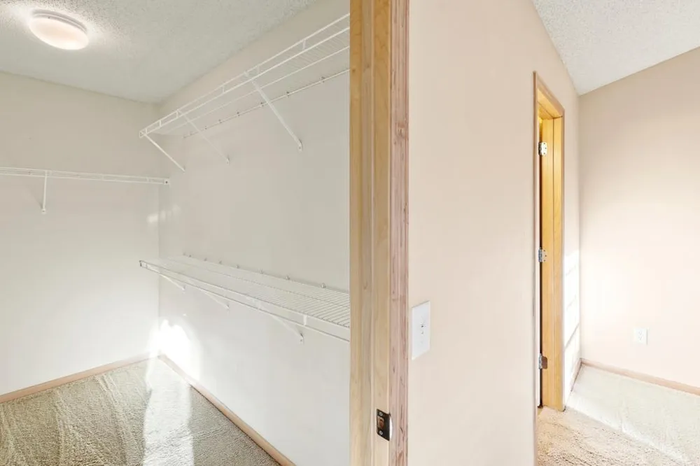899 Ledgestone Drive Mahtomedi, MN 55115