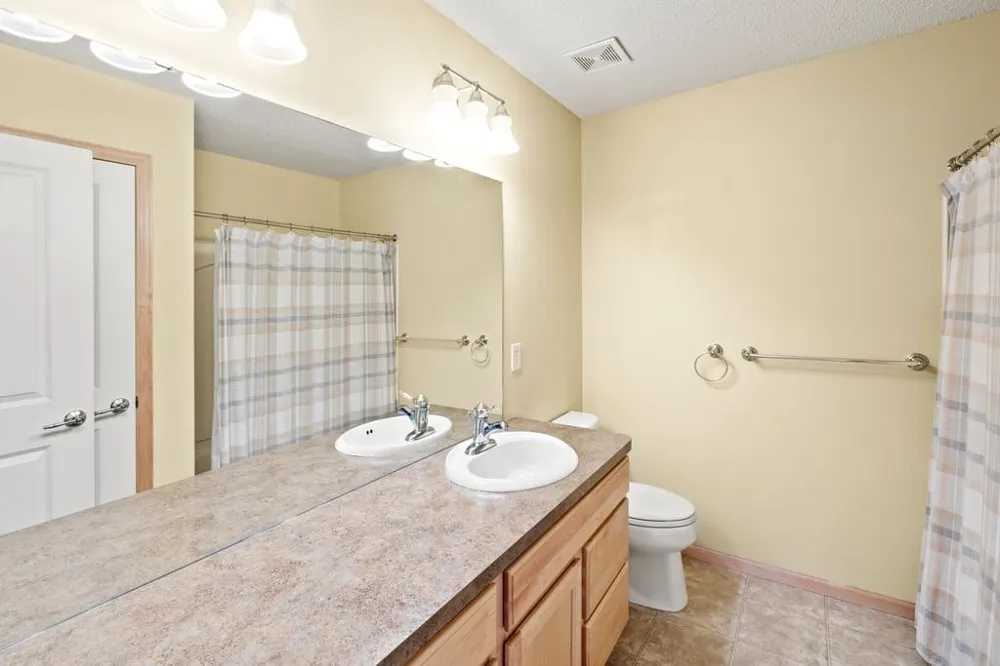 899 Ledgestone Drive Mahtomedi, MN 55115