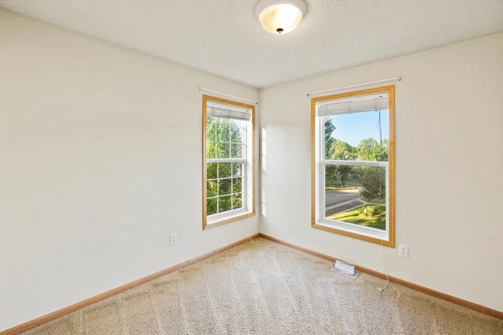 899 Ledgestone Drive Mahtomedi, MN 55115