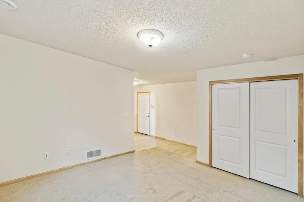 899 Ledgestone Drive Mahtomedi, MN 55115