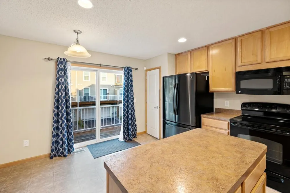 899 Ledgestone Drive Mahtomedi, MN 55115