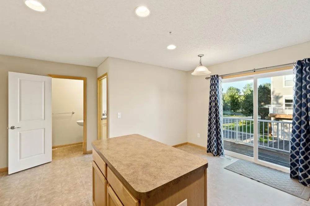 899 Ledgestone Drive Mahtomedi, MN 55115