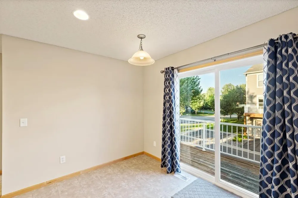 899 Ledgestone Drive Mahtomedi, MN 55115
