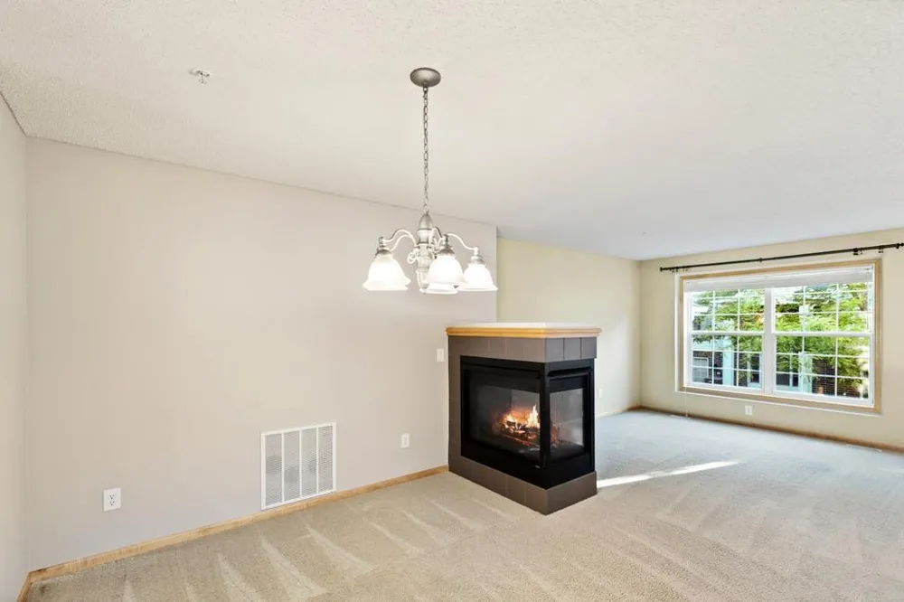 899 Ledgestone Drive Mahtomedi, MN 55115