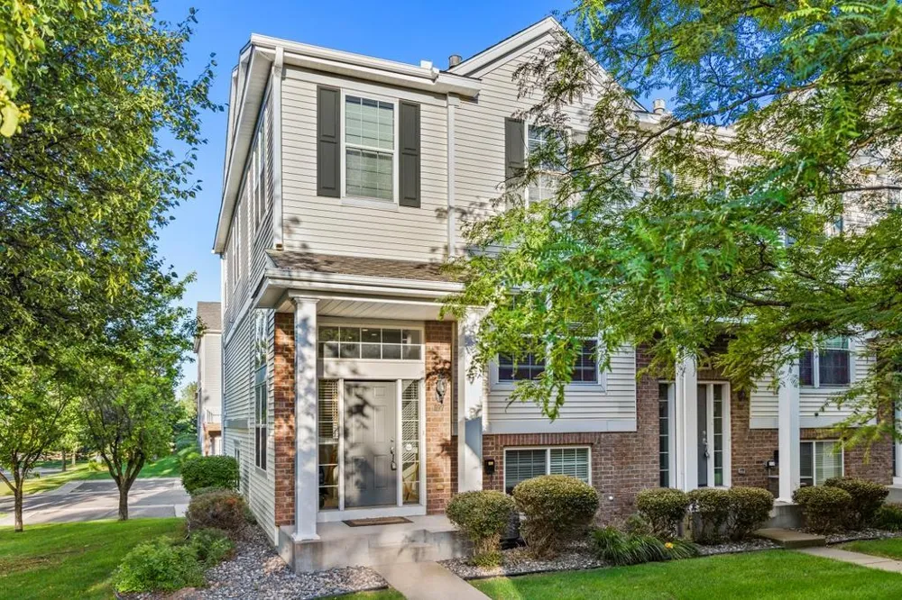 899 Ledgestone Drive Mahtomedi, MN 55115