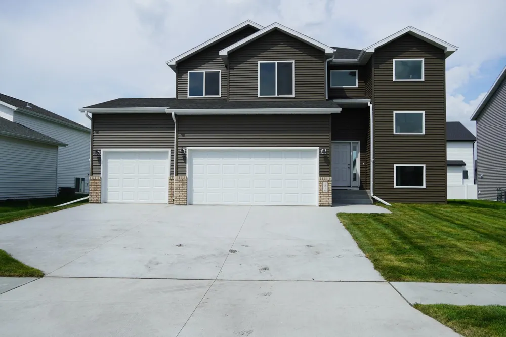 5816 James Drive W West Fargo, ND 58078