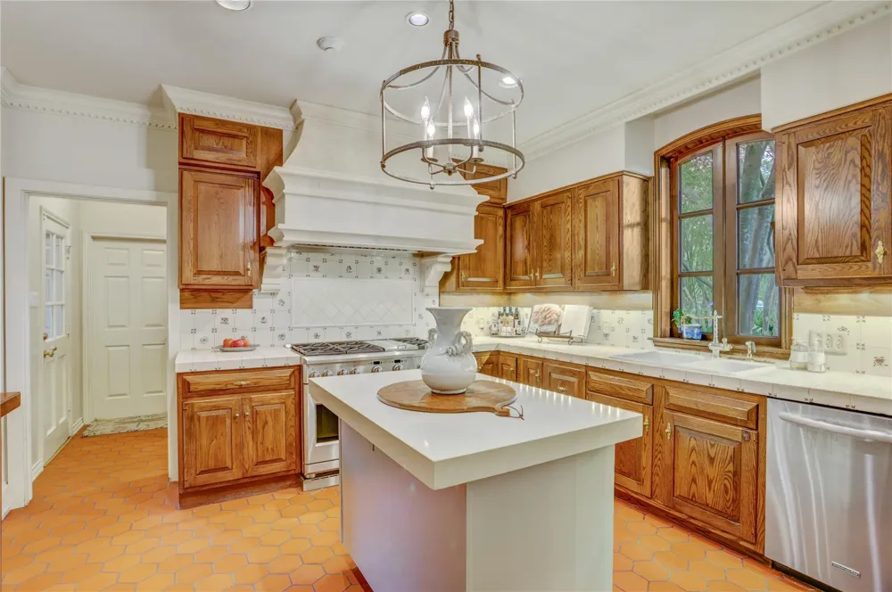 1 Stayton Circle Piney Point Village, TX 77024