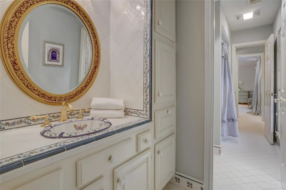 1 Stayton Circle Piney Point Village, TX 77024