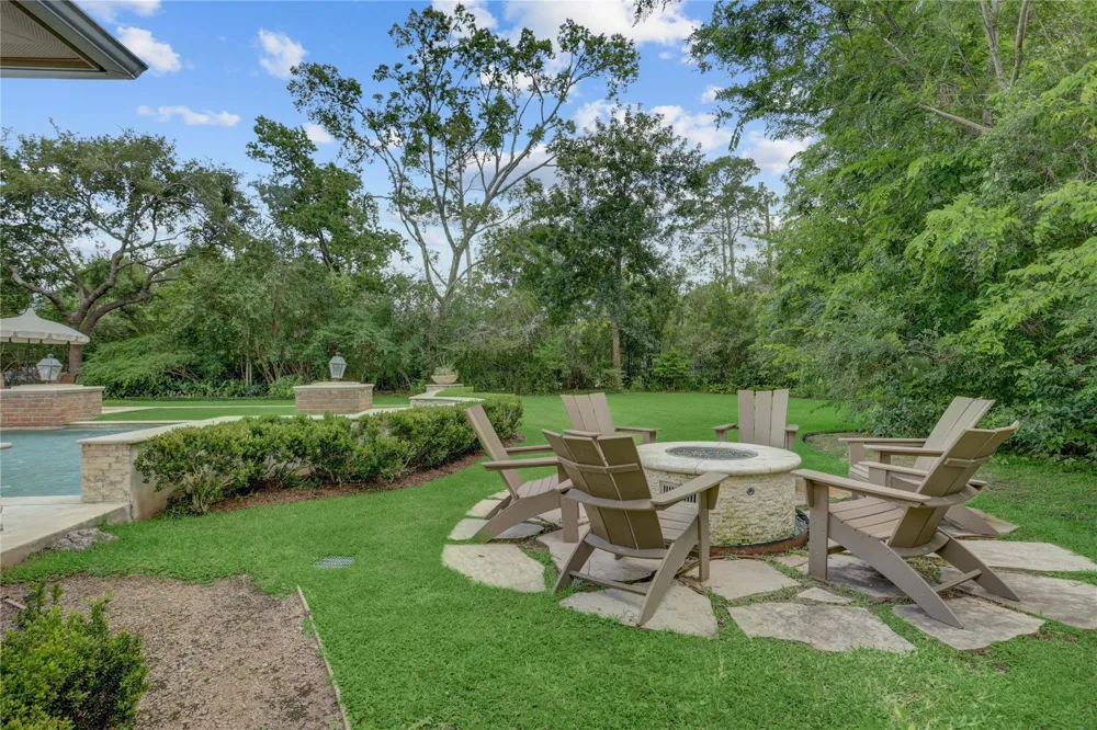 1 Stayton Circle Piney Point Village, TX 77024
