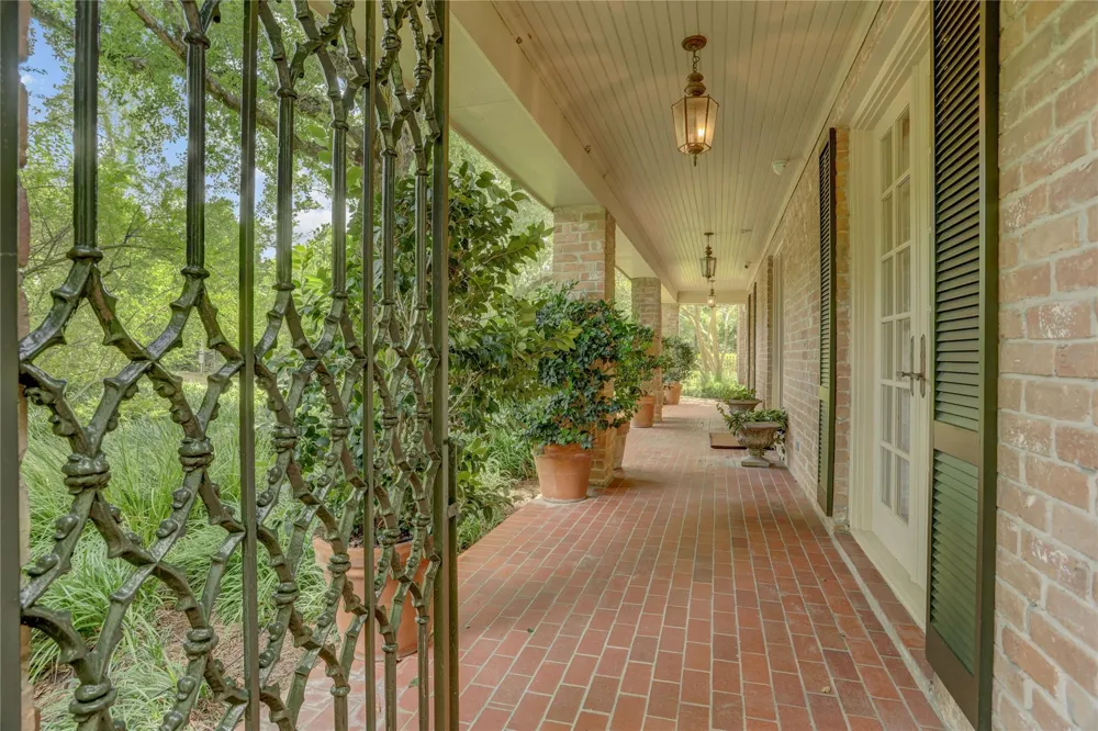 1 Stayton Circle Piney Point Village, TX 77024
