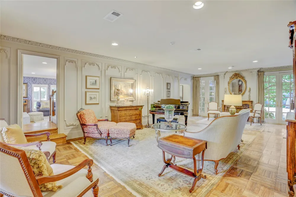 1 Stayton Circle Piney Point Village, TX 77024