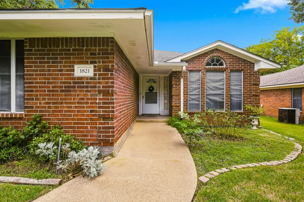 1821 Gettysburg Lane Bryan, TX 77802